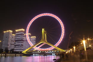 南京秦淮河畔流光溢彩，璀璨夜景迎客来